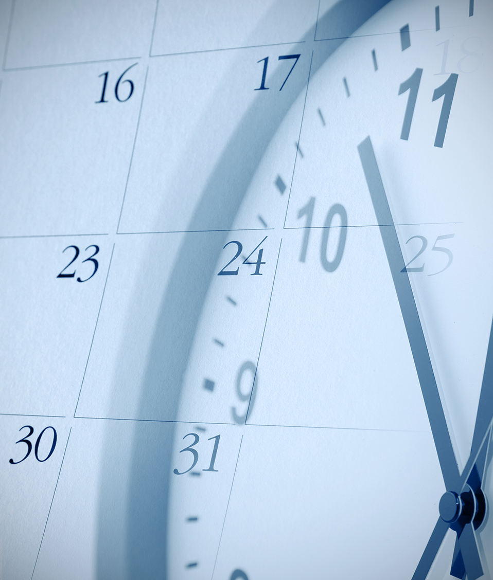 La imagen muestra un calendario y la imagen de un reloj superpuesta
